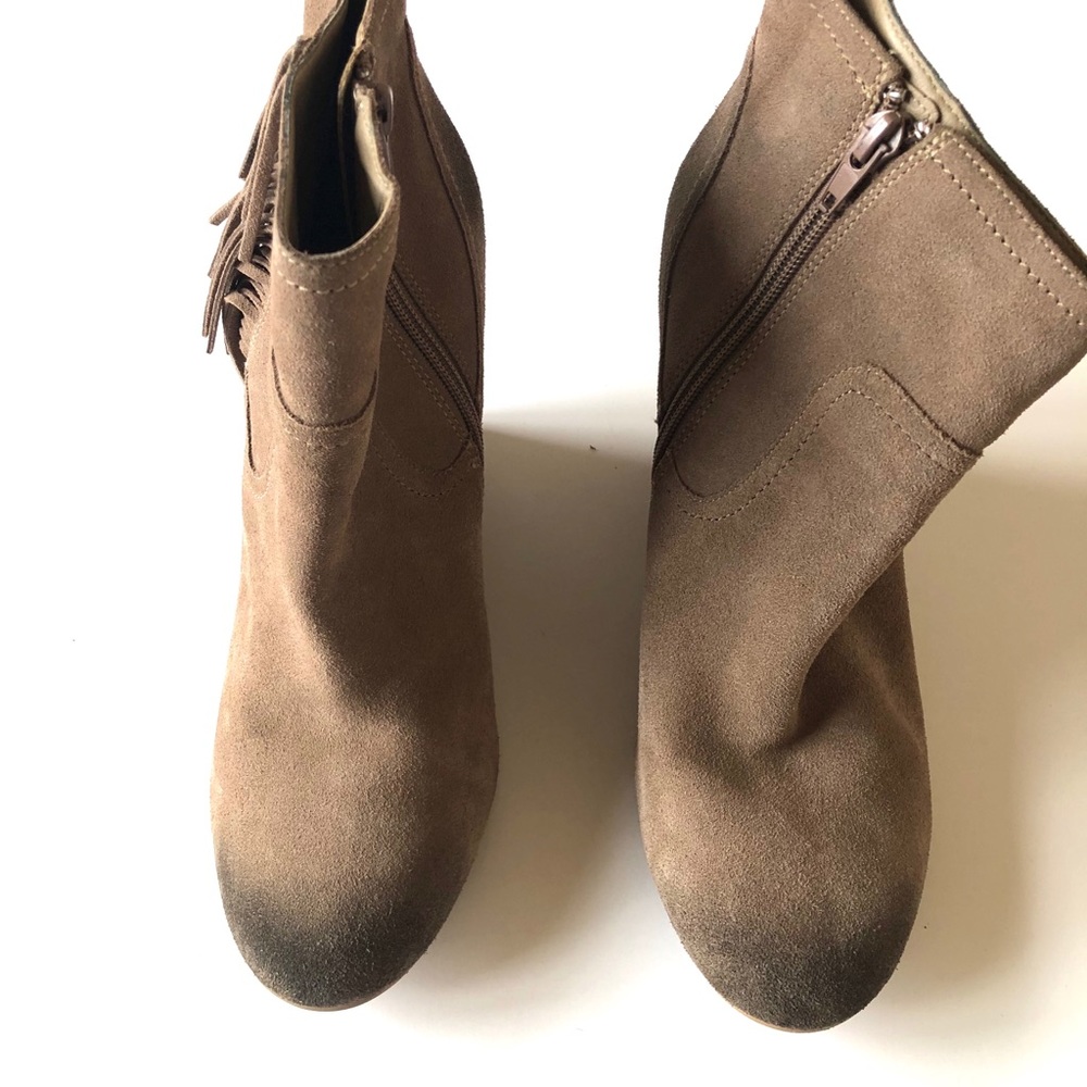 Suede tan Abound wedges fringe size10